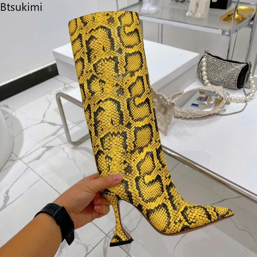 Wine Or Beer - 2026 Damen Stiefel mit Schlangenmuster, Weinglasabsatz,